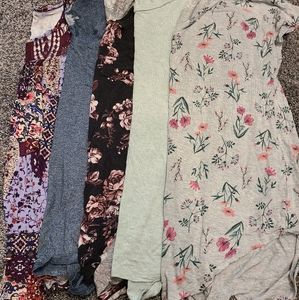 Bundle of 10 maurices tops